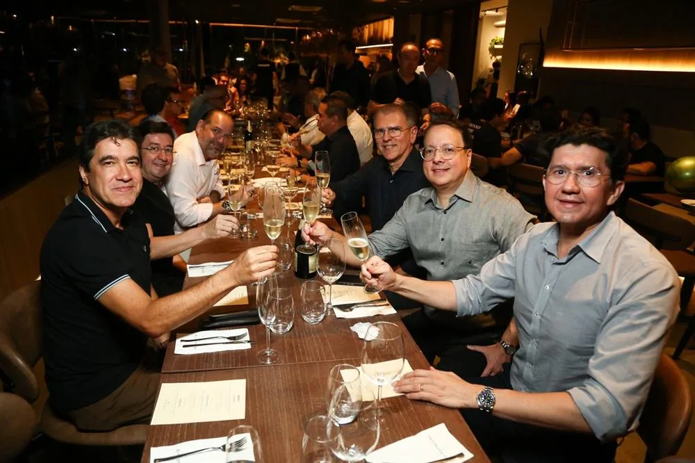Brinde Confraria Selo Amis & Vins