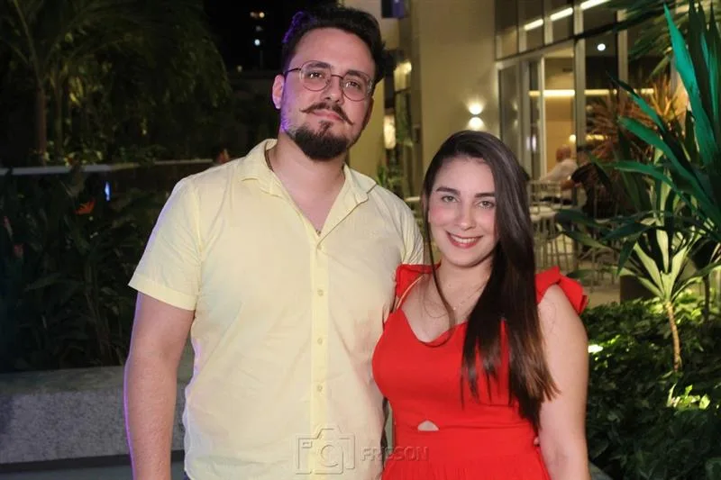 Airton Pinho e Bruna Tavares