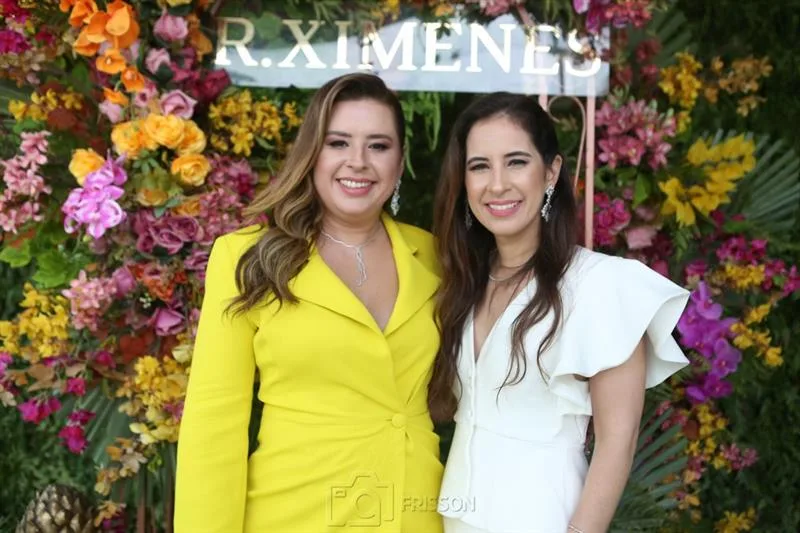 Camila e Caroline Ximenes