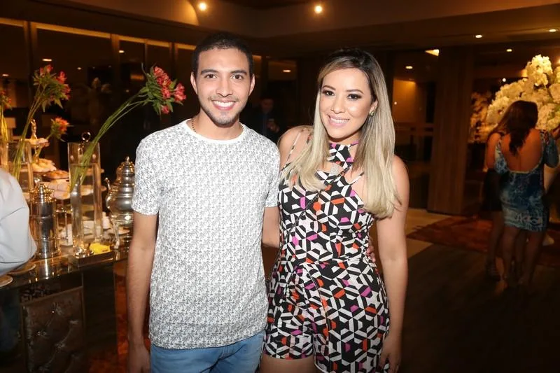 Anacleto Junior e Thainá Arruda