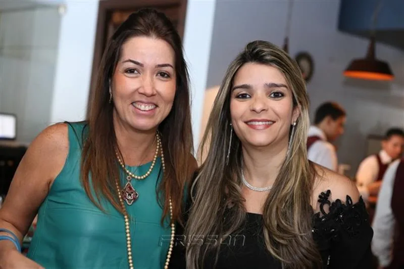 Ana Vládia Barreira e Camila Aragão