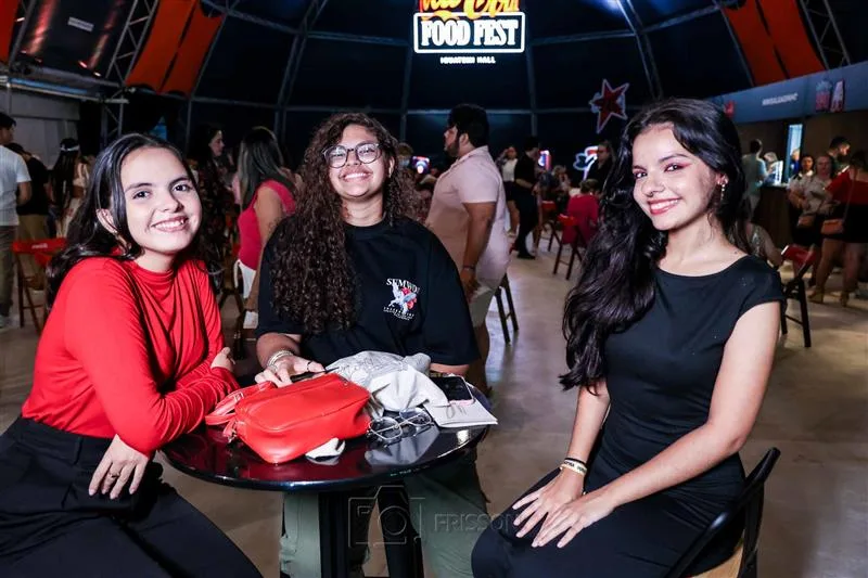 Anne Beatrice, Claudia Oliveira e Rhaissa Helena