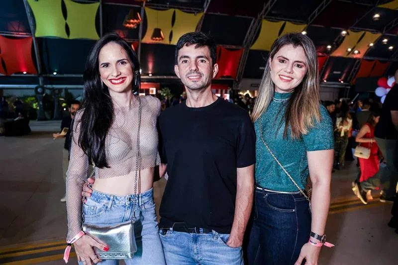 Bruna Menezes e Daniel de Queiroz e Heloísa Bezerra