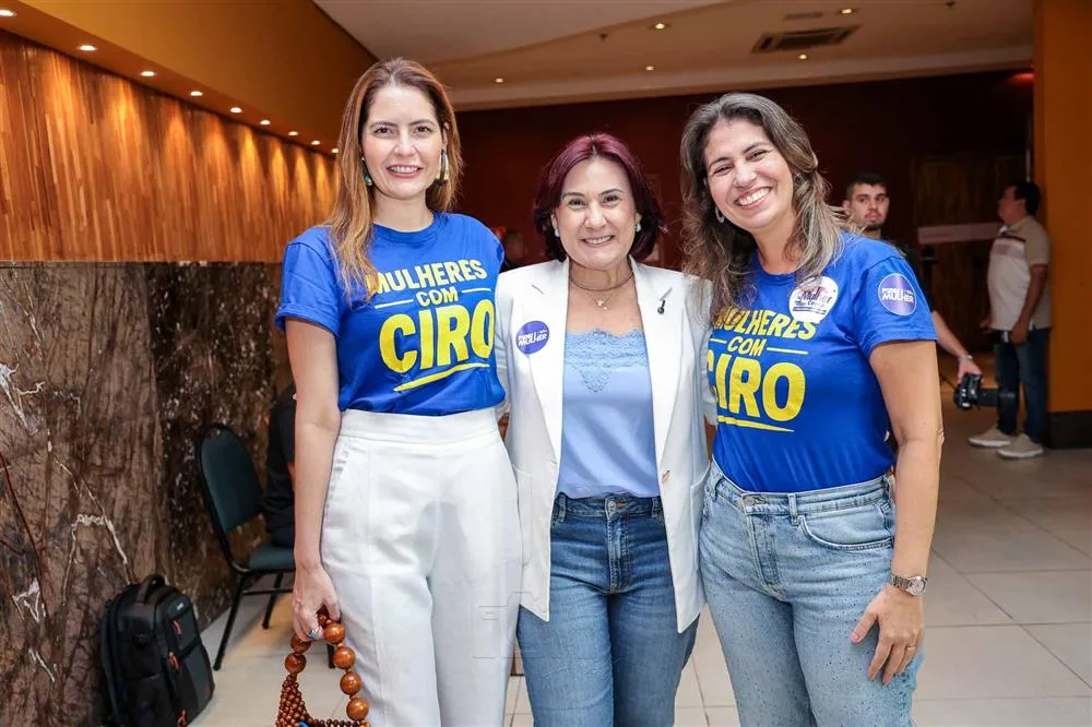 Camila Queiroz, Emilia Pessoa e Aline Sá