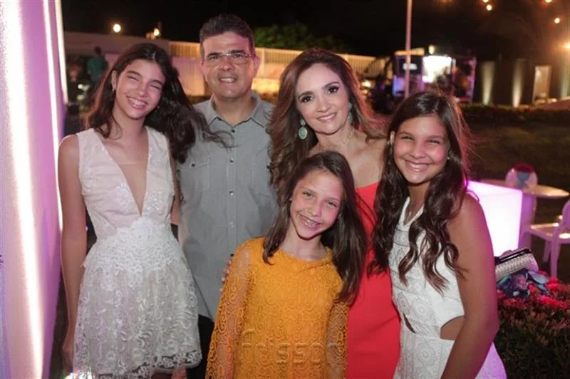 Bruna, Alberto, Debora, Manu e Nicole Mendonça