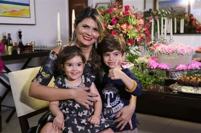 Leticia e Michelinne e Arthur Pinheiro