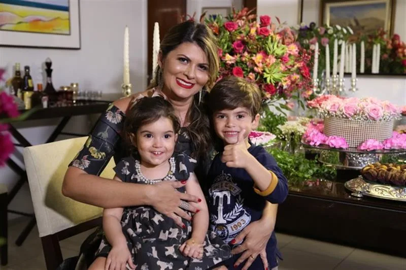 Leticia e Michelinne e Arthur Pinheiro