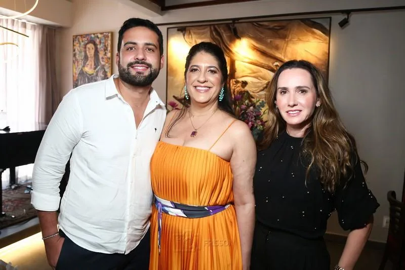 Victor e Elisa Oliveira, Roberta Nogueira