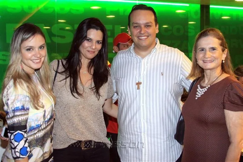 Ana Gabriela, Sara Viana, Charlles Rodrigo e Sandra Viana