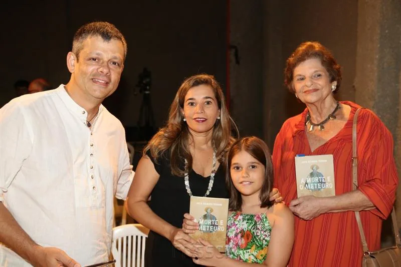 Amorim, Morgana, Mariana Sobreira e Tereza Albano Sobreira