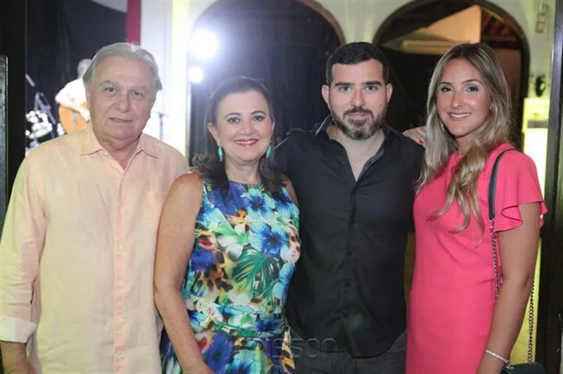 Armando, Silvia, Felipe Campos e Camila Costa Lima