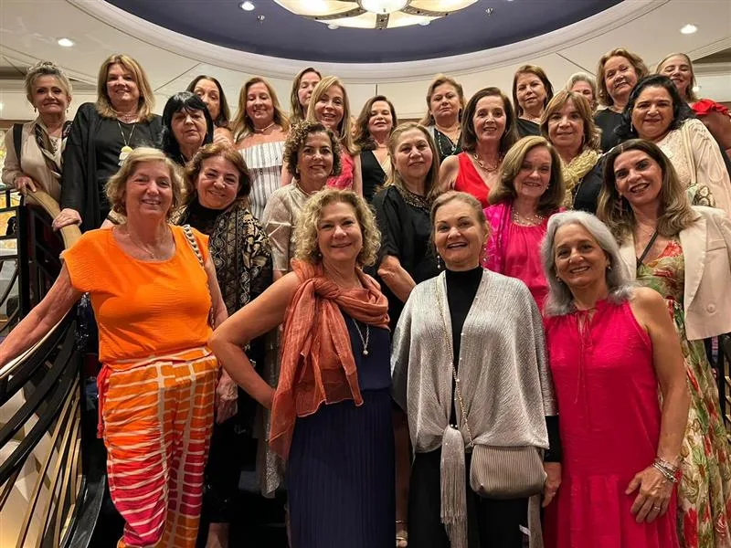 Lili Cialdini comanda tour em alto mar