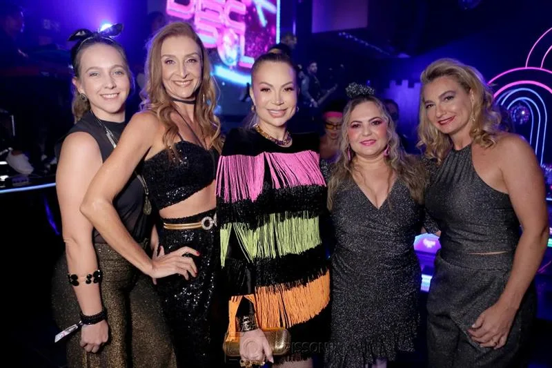 Carla Parente, Gislaine Santos, Solange Almeida, Tati Oliva e Louise Santos