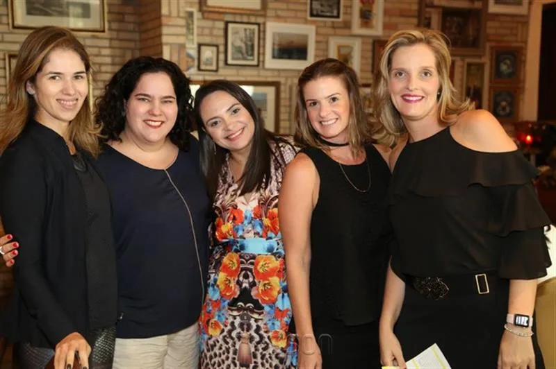 Caroline Borges, Camile Rôla, Claudinha Pinheiro, Ellen Pessoa e Malu Miranda
