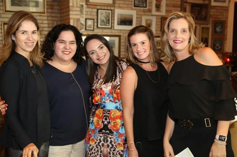 Caroline Borges, Camile Rôla, Claudinha Pinheiro, Ellen Pessoa e Malu Miranda