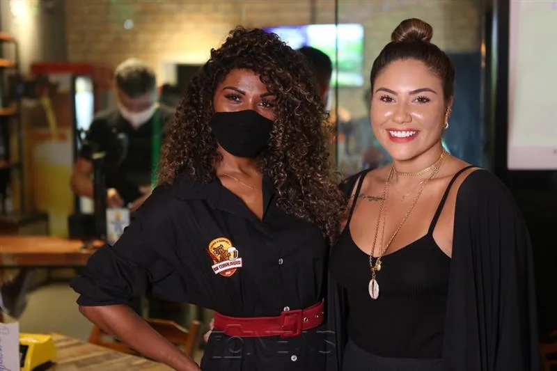 Claudia Gonçalves e Yasmin Sosa