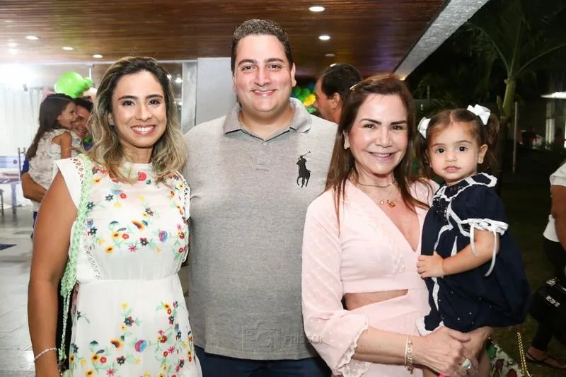 Tatiana e Thiago Barreira, Ana Luiza e Lara