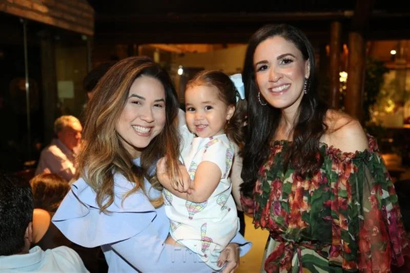 Carol Yamazaki, Maria Vitoria e Giuliana Boetlho