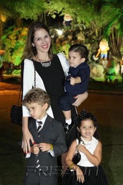Carol Borges e filhos