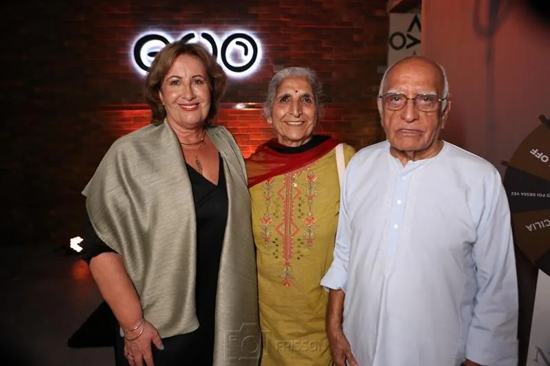 Annette de Castro, Ved e Harbans Arora