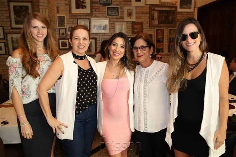 Ana Araruna, Inês Cavalcante, Renata Marinho, Diana Cavalcante e Camila Bita