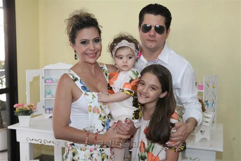 Claudia, Isabela, Ayres e Iris Peter