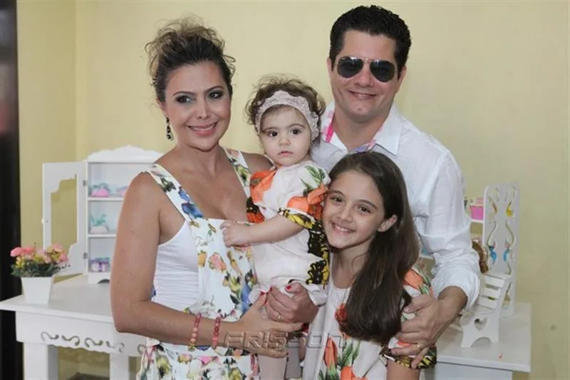 Claudia, Isabela, Ayres e Iris Peter