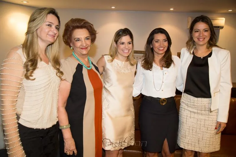 Augusta Brito, Teresa Borges, Carol Bezerra, Márcia Travessoni e Onélia Santana