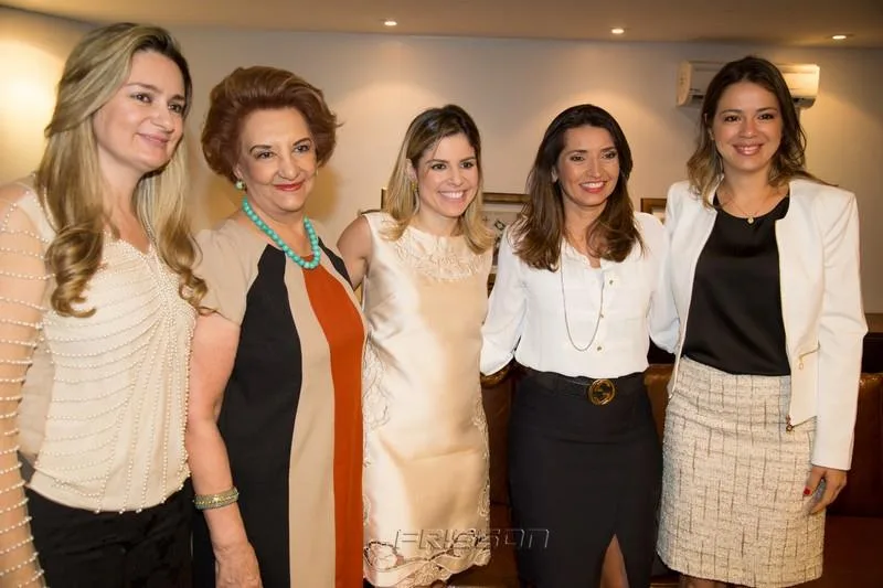 Augusta Brito, Teresa Borges, Carol Bezerra, Márcia Travessoni e Onélia Santana