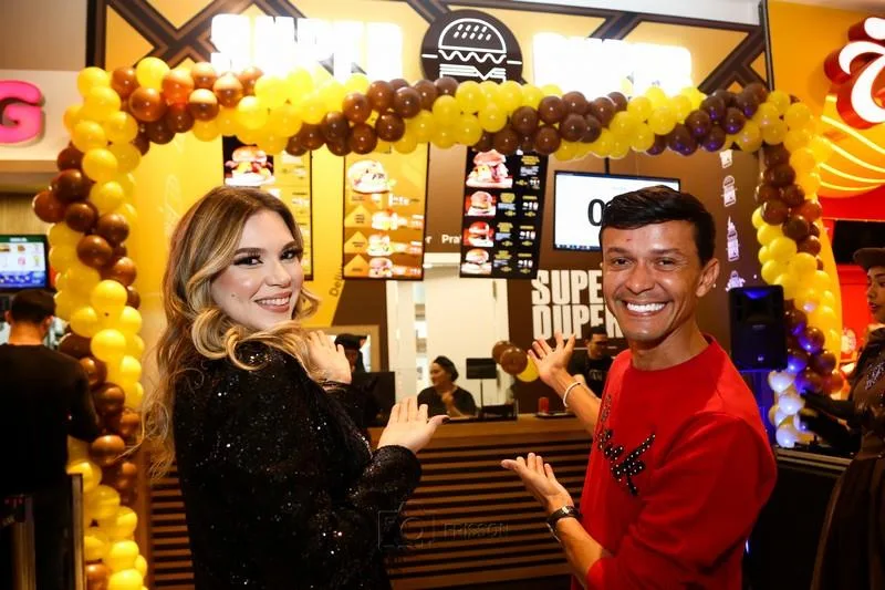 Ariana Nogueira e Diego Tripinha