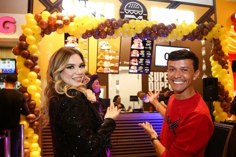 Ariana Nogueira e Diego Tripinha