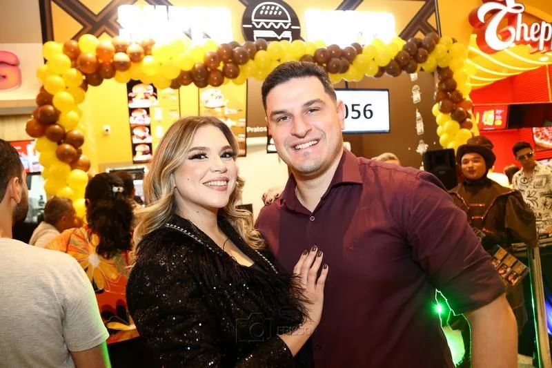 Ariana Nogueira e Victor Agra