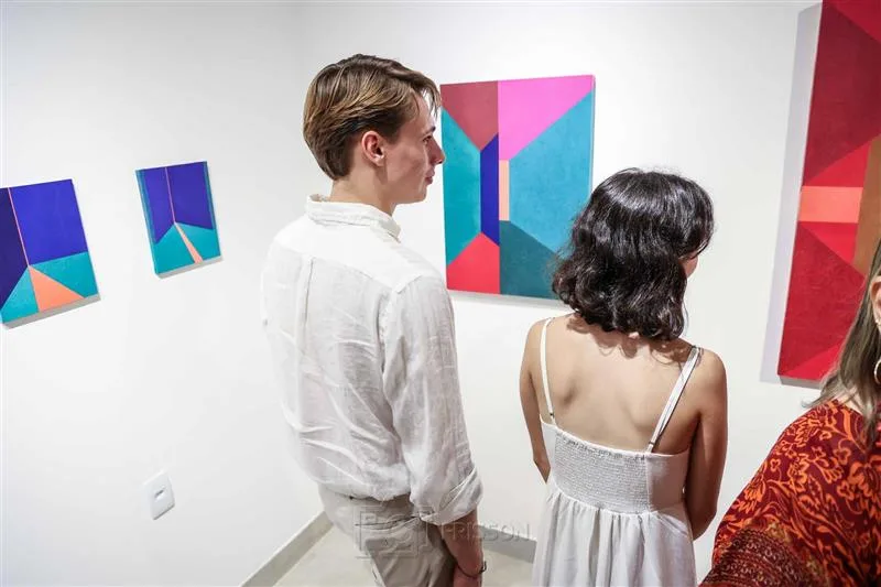 Exposição “Colagens Construtivas”