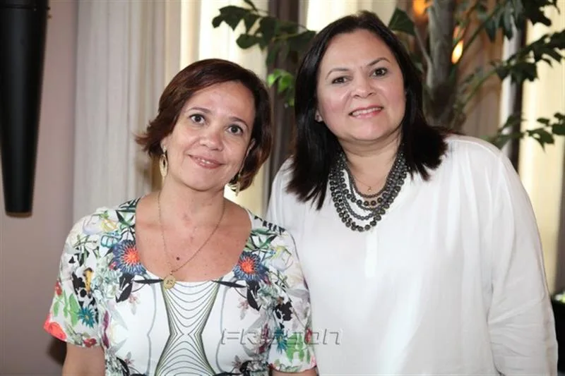 Eveline Costa e Ana Claudia Martins