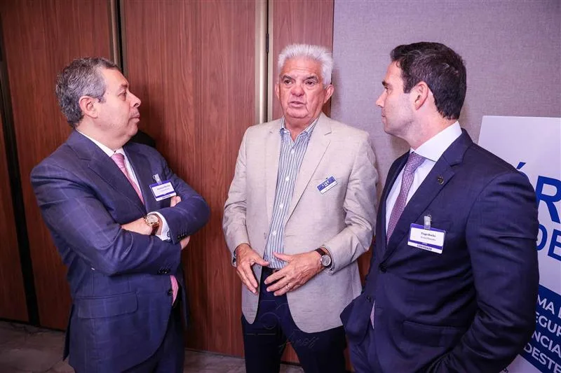 Anastacio Marinho, Tales Sa Cavalcante e Tiago Rocha