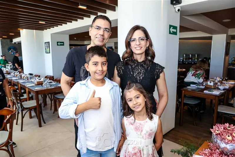 Alexandre, Rebeca, Thais e Pedro Chaves