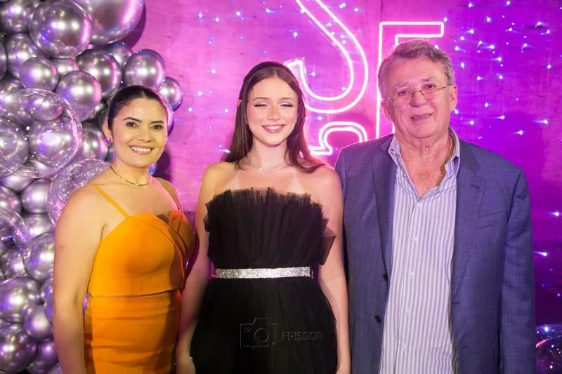 15 Anos de Sarah Falcão