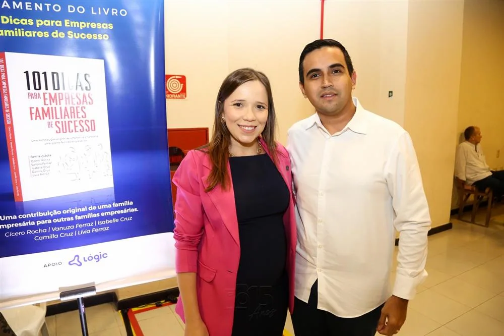 Camilla Cruz e Júlio César Bonfim