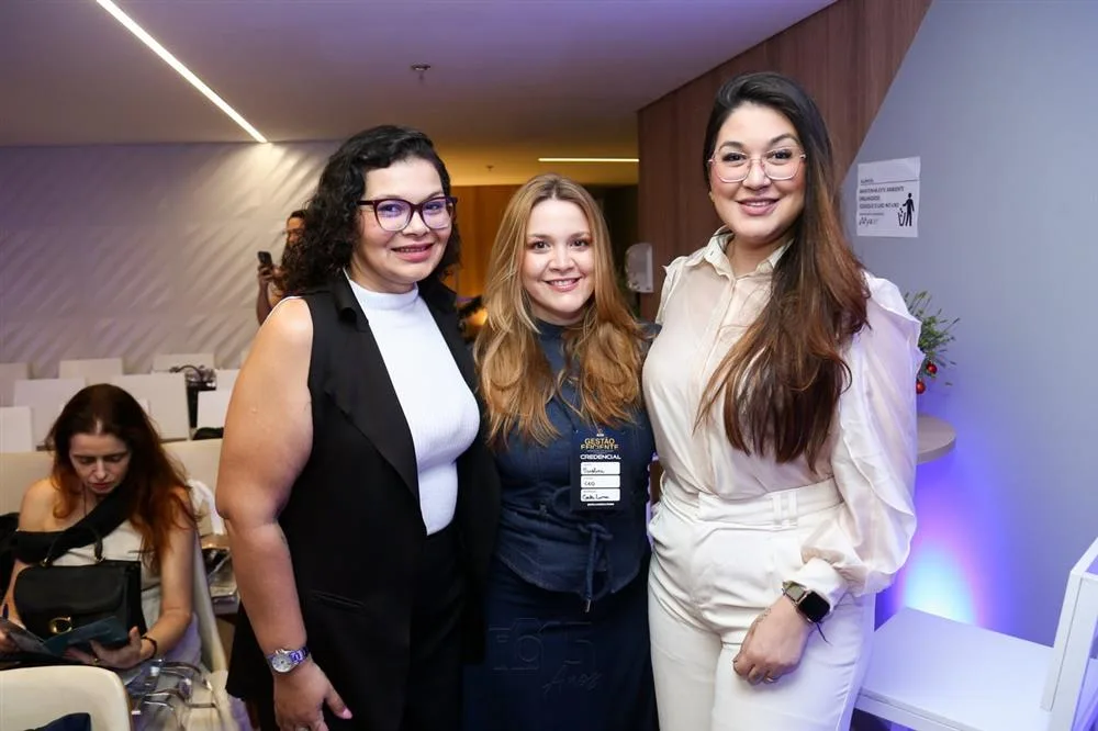 Carmenzita Martins, Carolina Costa Lima e Julianna Magalhães