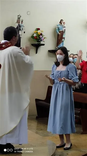 A jovem Yasmin Vilar escolheu o Carmelo Santa Teresinha para celebrar seus 15 anos.