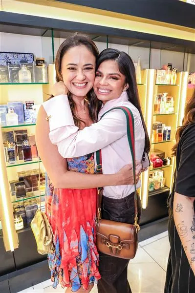 Bia Bezerra e Isabelle Temoteo