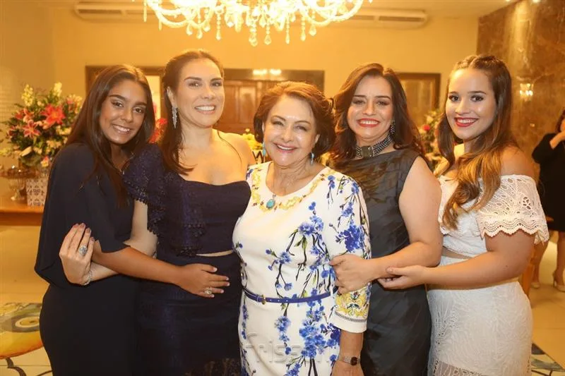 Ana Carolina, Anne, Bárbara, Lia e Ana Paula Freire