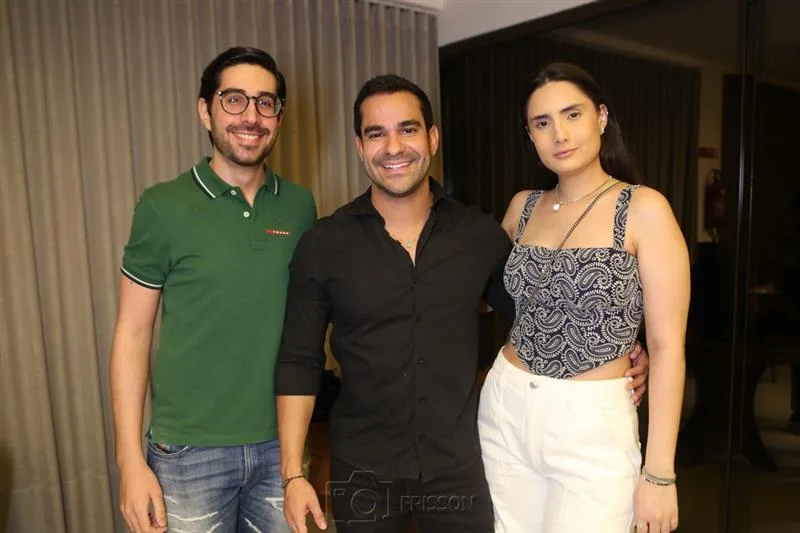 Aloísio Carvalho, Emerson Oliveira e Tainá Bastos
