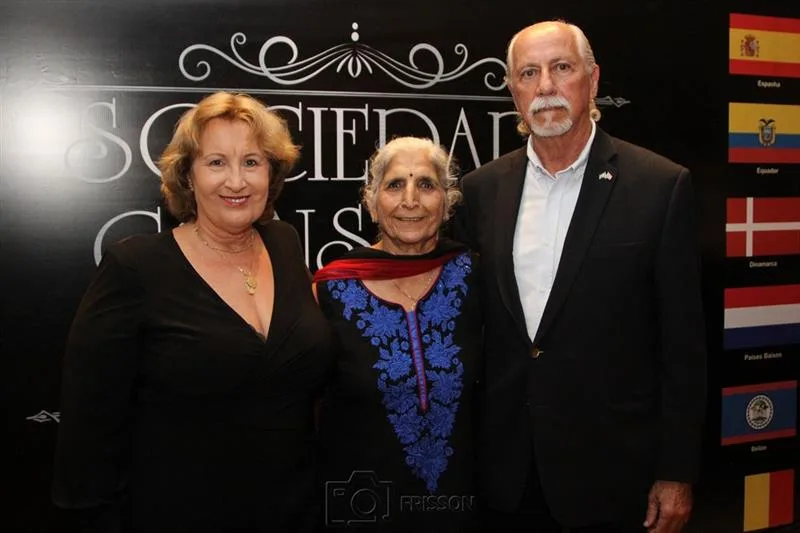 Annette de Castro, Vedi Arrora e Marcos de Castro