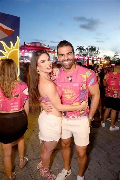 Bianca Saraiva e Charles Feijó