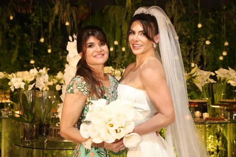 Erika e Bianca Saraiva