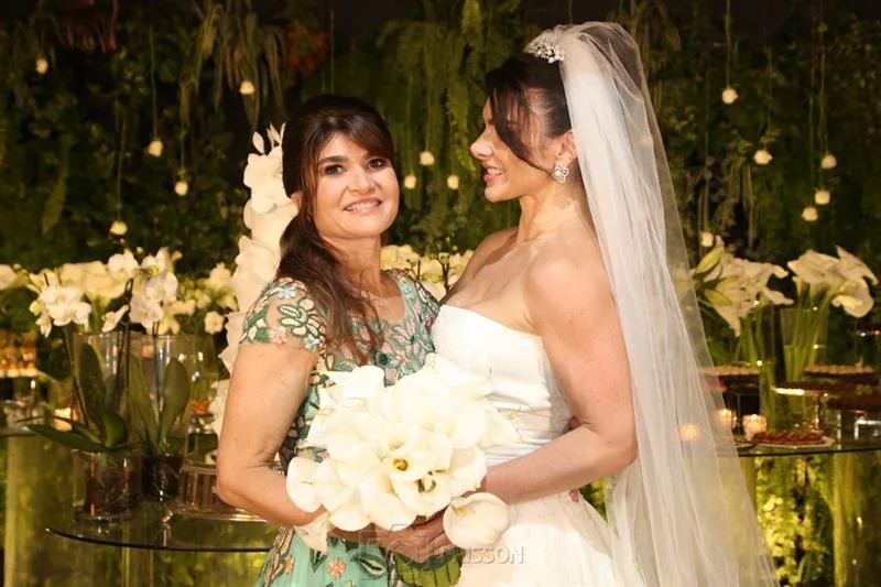 Erika e Bianca Saraiva
