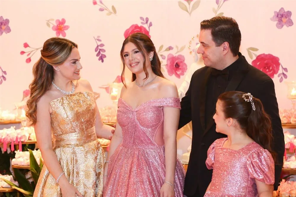 15 Anos de Klara Benevides