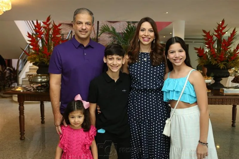 Aderaldo Soares, Maria, Arthur, Mirela e Júlia Braide