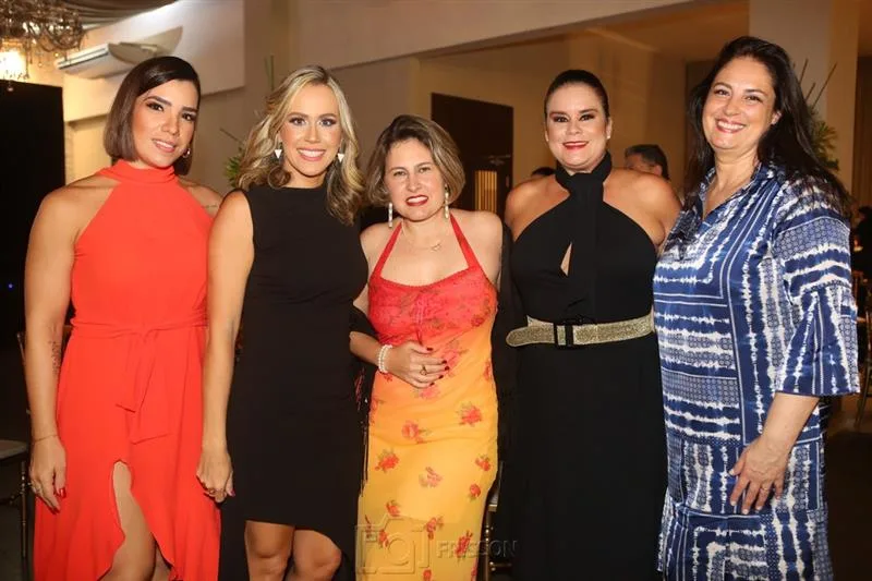 Alessandra Marques, Mariana Cals, Mariana Galvão, Denise Almeida e Carol Novak